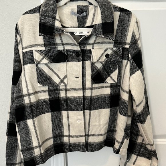 Black & White Plaid Flannel - Picture 7 of 9